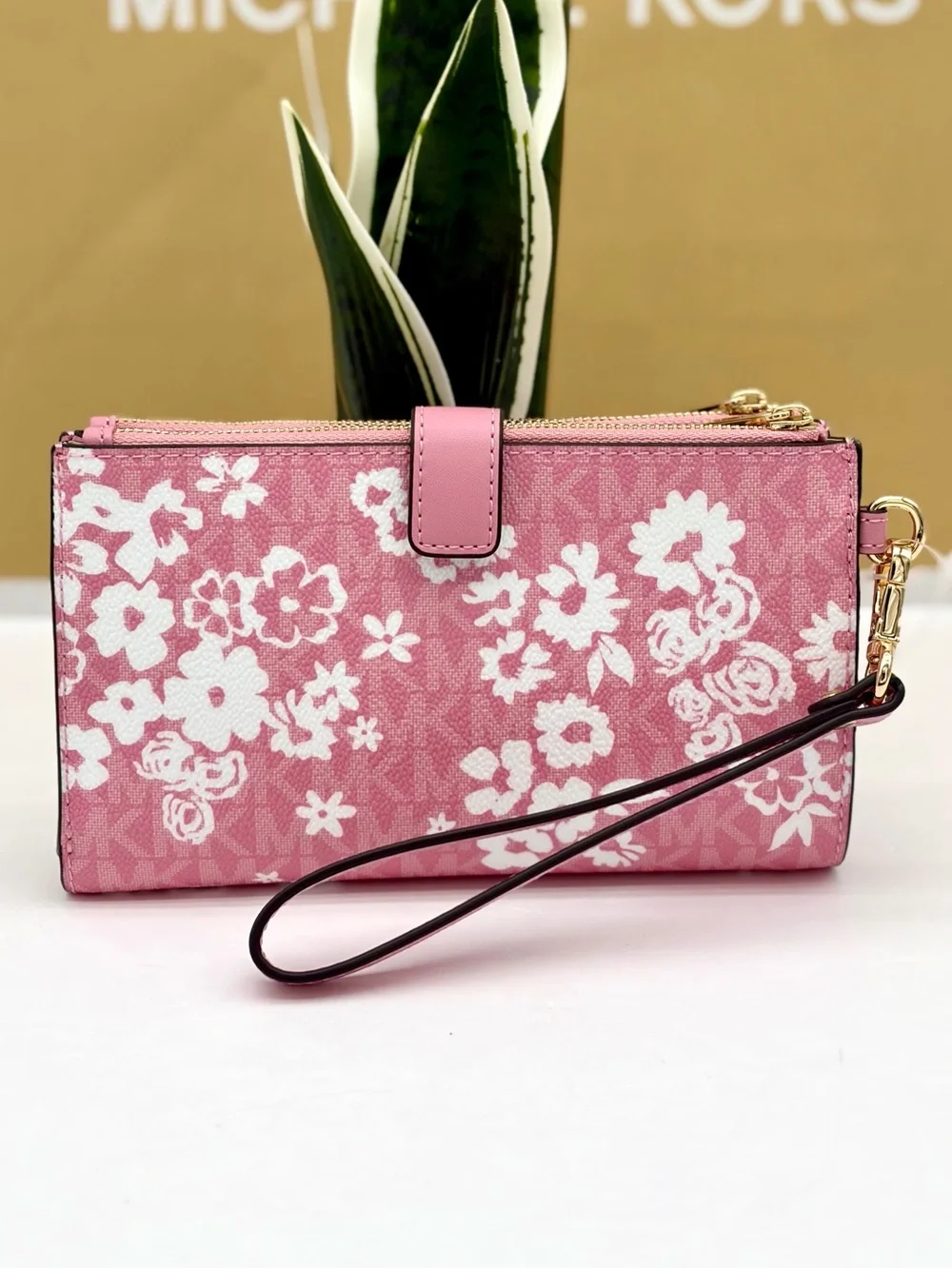 MICHAEL KORS Jet Set Travel Large Printed Signature Logo Wristlet Wallet